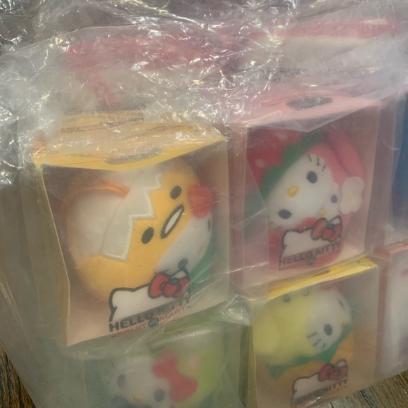 New Hello Kitty Fruit Mart x McDonald’s Plush Set of 6 with Picnic Bag - Picture 7 of 11